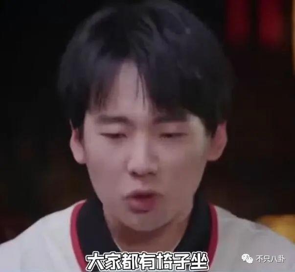 跨年夜德云社郭德纲父子同台说相声，郭麒麟放下往事了吗？