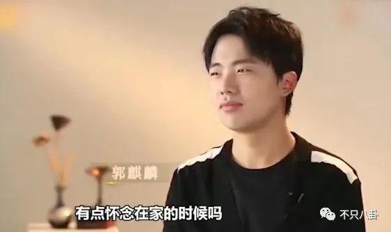 跨年夜德云社郭德纲父子同台说相声，郭麒麟放下往事了吗？