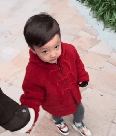 还记得俄罗斯混血萌娃川川吗？上的幼儿园中途跑路了？