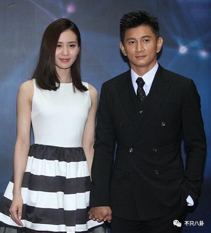 夫妻俩多幸福啊，怎么总是被传离婚呢？