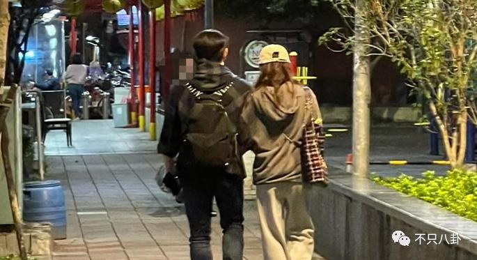 夫妻俩多幸福啊，怎么总是被传离婚呢？