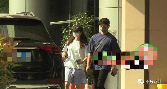 夫妻俩多幸福啊，怎么总是被传离婚呢？