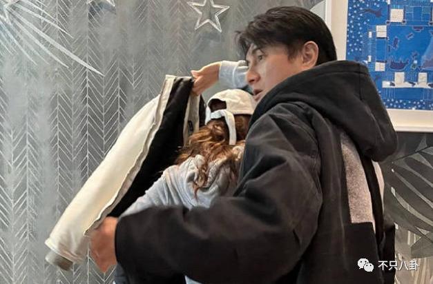 夫妻俩多幸福啊，怎么总是被传离婚呢？