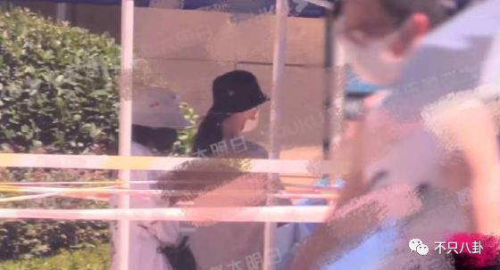 夫妻俩多幸福啊，怎么总是被传离婚呢？