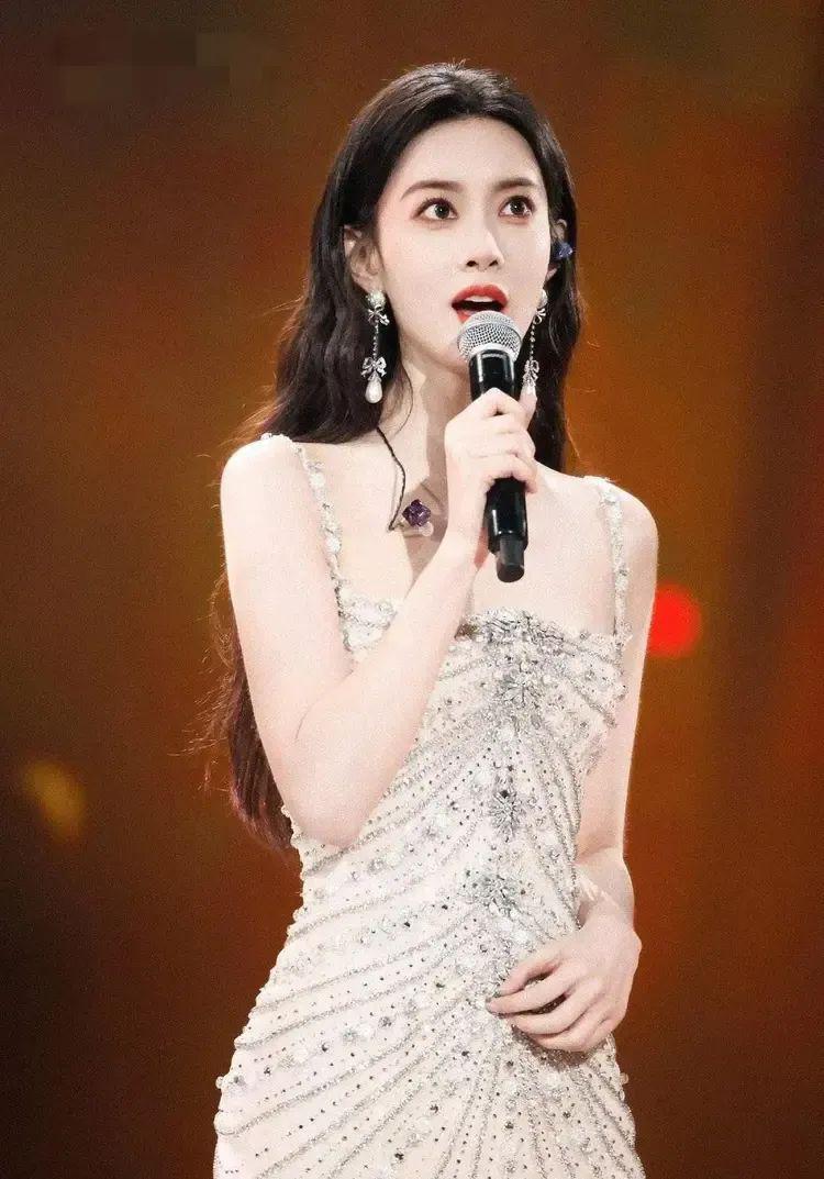 服了她！又一次被全网嘲？！