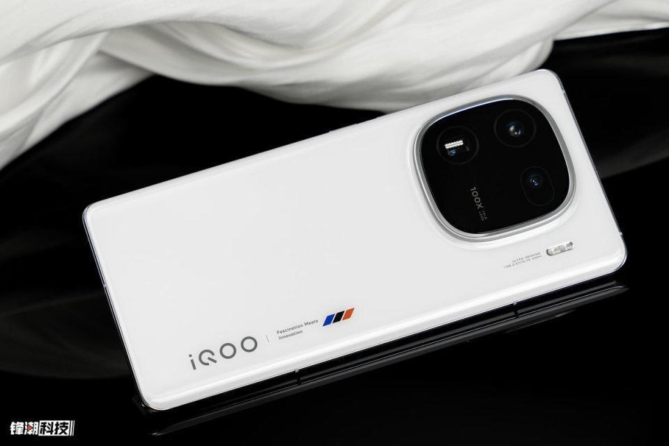 无短板的旗舰配置，iQOO 12 Pro在一众8Gen3机型中脱颖而出