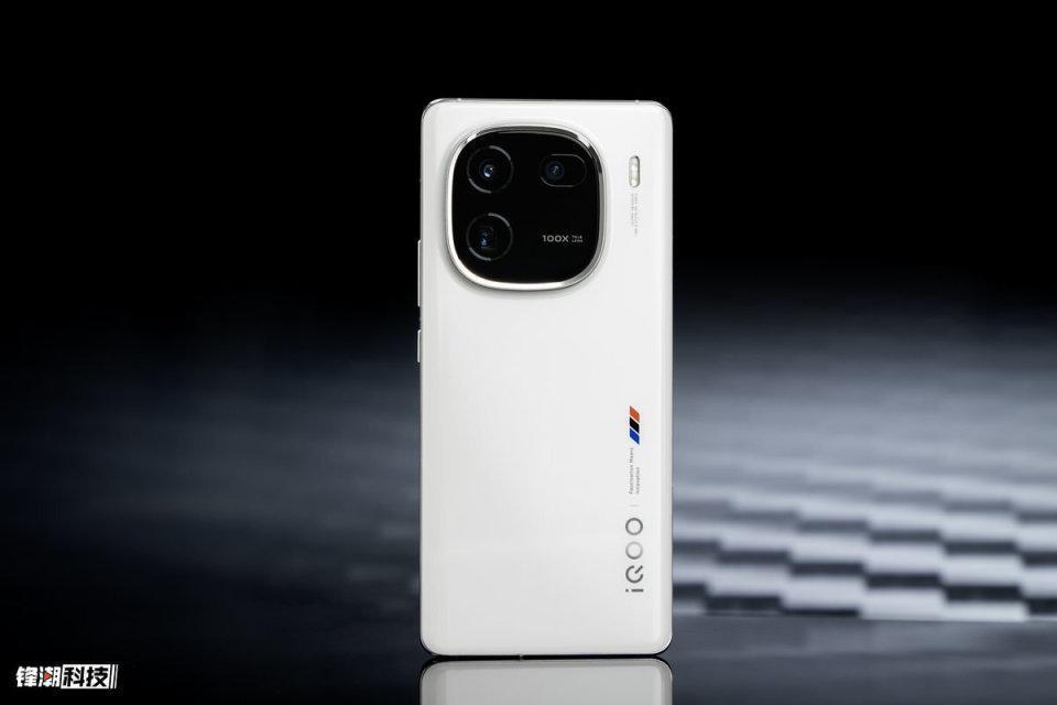 无短板的旗舰配置，iQOO 12 Pro在一众8Gen3机型中脱颖而出