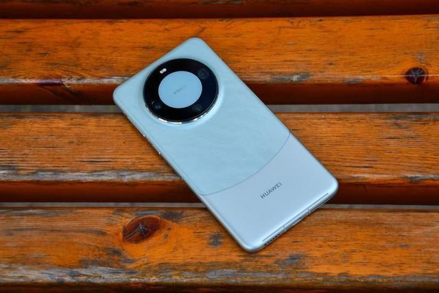手机壳的艺术革命：CASETiFY推出华为Mate60专属手机壳，重新定义潮流标杆
