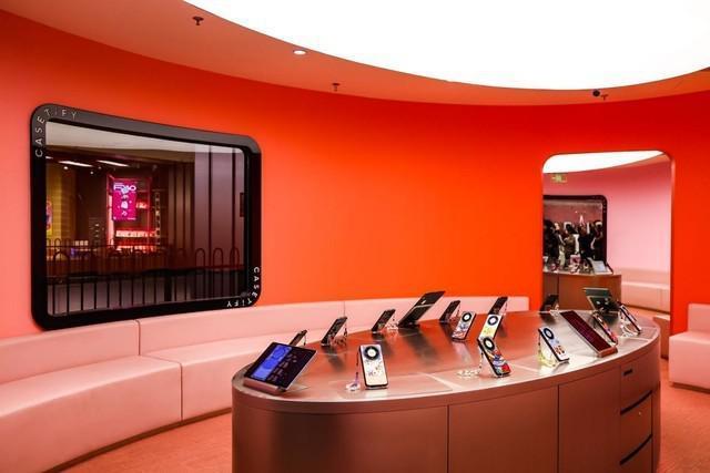 手机壳的艺术革命：CASETiFY推出华为Mate60专属手机壳，重新定义潮流标杆