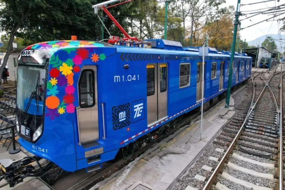 中国造轻轨列车在墨西哥城首开运营，命名“塞西莉亚”