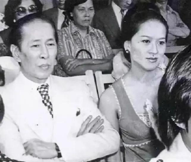 她为嫁富豪穿30年塑身衣，丈夫临终前：只分她一元遗产