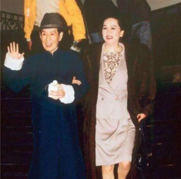 她为嫁富豪穿30年塑身衣，丈夫临终前：只分她一元遗产