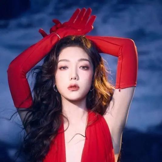 女星跨年晚会丢2万戒指，哭诉赔偿不起，网友：别装了！