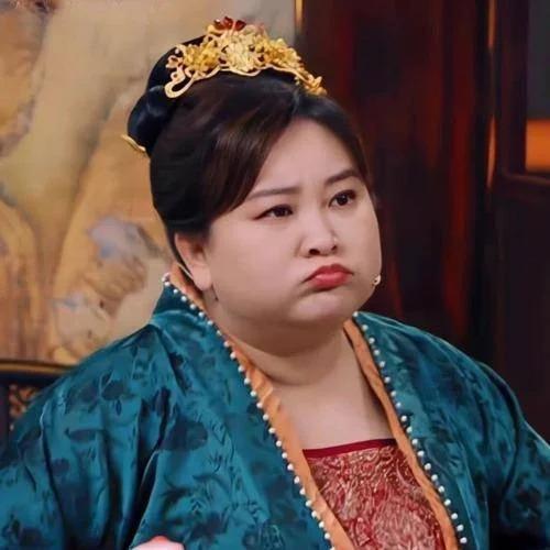 贾玲狂瘦100斤撞脸苗圃，网友直呼认不出