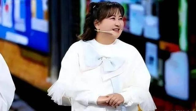 贾玲狂瘦100斤撞脸苗圃，网友直呼认不出