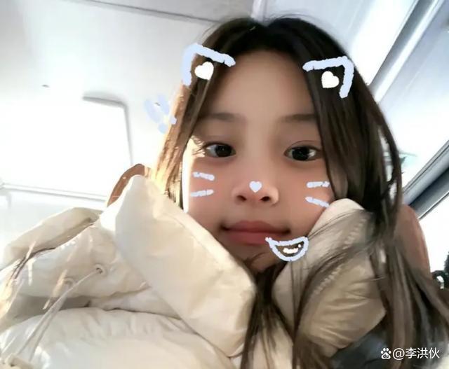 李小璐丑闻再成热点，甜馨怒怼恶评，网友点赞：怼得好