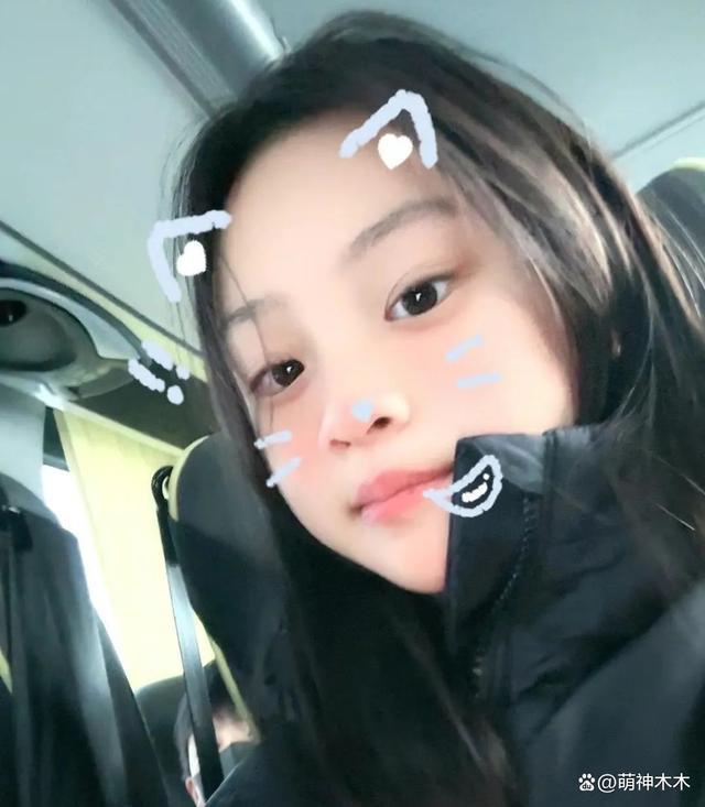 贾乃亮带货捞金，李小璐营销好妈妈人设，甜馨硬刚恶评
