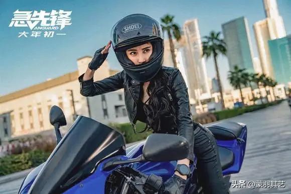 成龙捧不红的性感女神，曾经万般宠爱，如今只剩擦边球