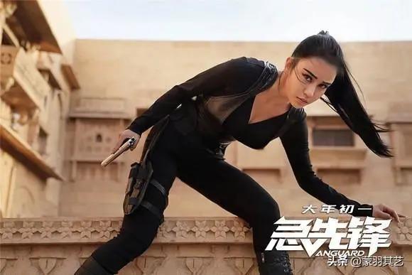 成龙捧不红的性感女神，曾经万般宠爱，如今只剩擦边球