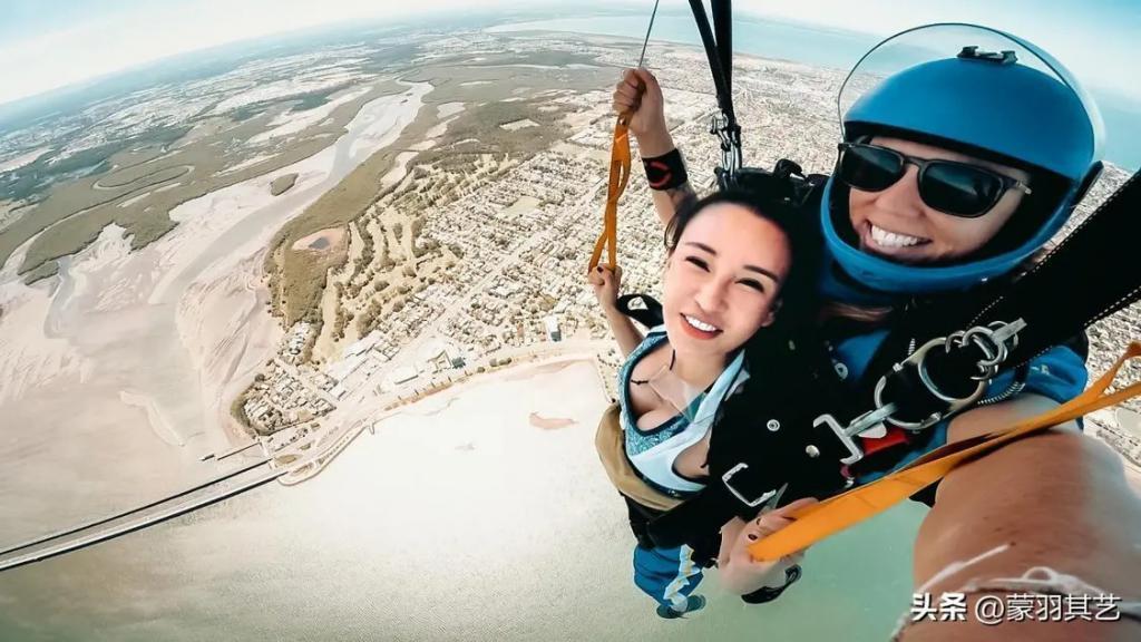 成龙捧不红的性感女神，曾经万般宠爱，如今只剩擦边球