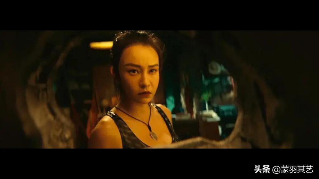 成龙捧不红的性感女神，曾经万般宠爱，如今只剩擦边球