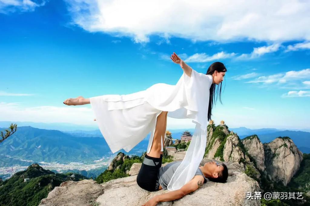 成龙捧不红的性感女神，曾经万般宠爱，如今只剩擦边球