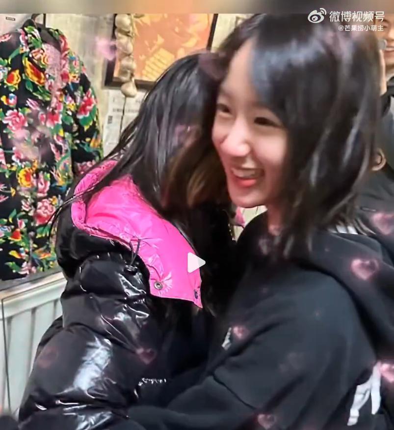 她俩居然同框了！