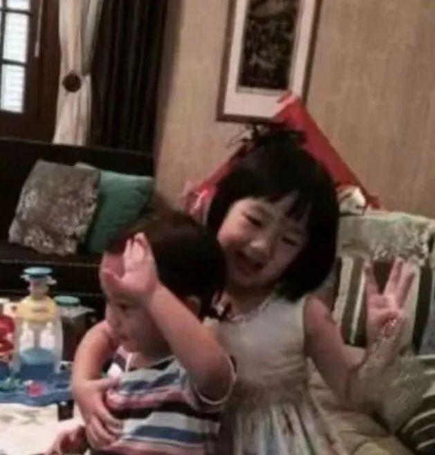 她俩居然同框了！