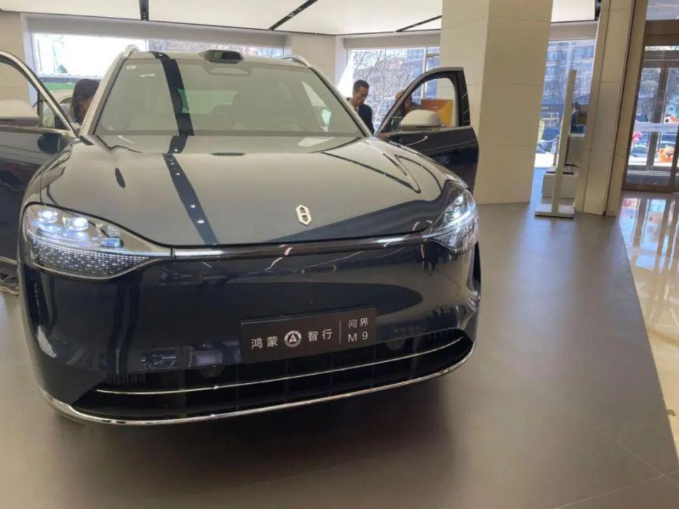 问界M9与理想L9全面对比：奶爸车迎来巅峰对决