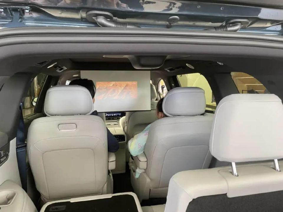 问界M9与理想L9全面对比：奶爸车迎来巅峰对决