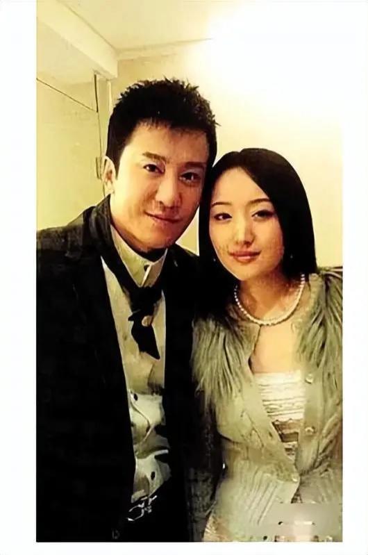 54岁毛宁整容失败？眼凸嘴歪尖下巴，至今无妻无子忙商演