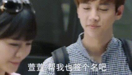 还记得被郭碧婷搂在怀里的沐言吗？演员爸爸给她当助理？