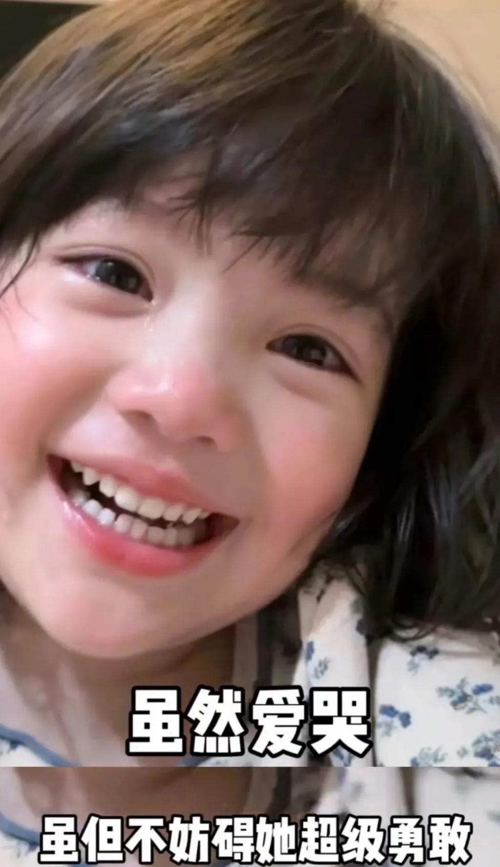 还记得被郭碧婷搂在怀里的沐言吗？演员爸爸给她当助理？