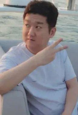 被假富豪骗成这样，真的值得吗？
