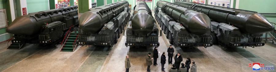 金正恩携千金视察“大杀器”制造厂