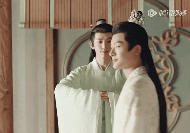 演员变脸拼演技：唐嫣流于表面，赵丽颖值得推敲，张国立最真