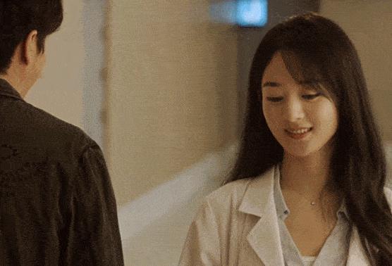 演员变脸拼演技：唐嫣流于表面，赵丽颖值得推敲，张国立最真