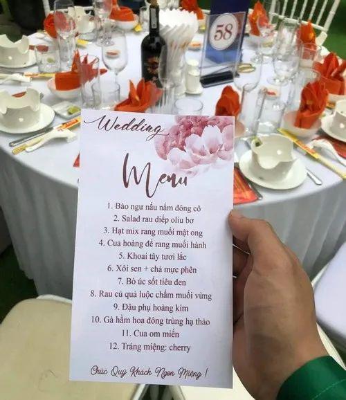 越南一超级婚礼：建1500平米婚庆场地，用每桌2800万越南盾的酒席招待宾客