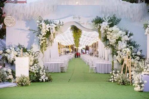 越南一超级婚礼：建1500平米婚庆场地，用每桌2800万越南盾的酒席招待宾客