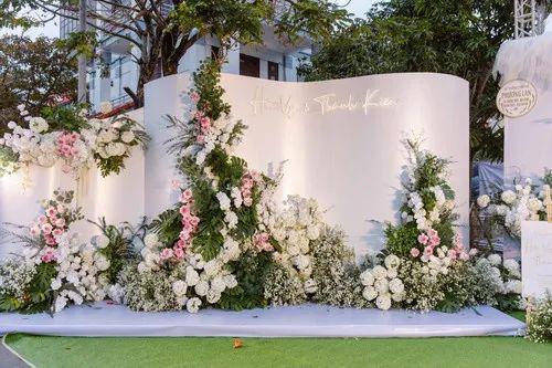 越南一超级婚礼：建1500平米婚庆场地，用每桌2800万越南盾的酒席招待宾客