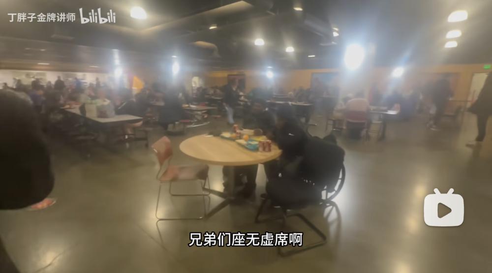 “丁胖子金牌讲师”与美国底层残酷物语