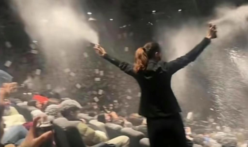 票房6亿，口碑暴跌，谁是小丑？