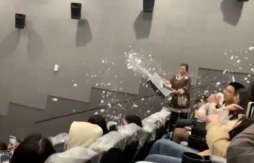 票房6亿，口碑暴跌，谁是小丑？