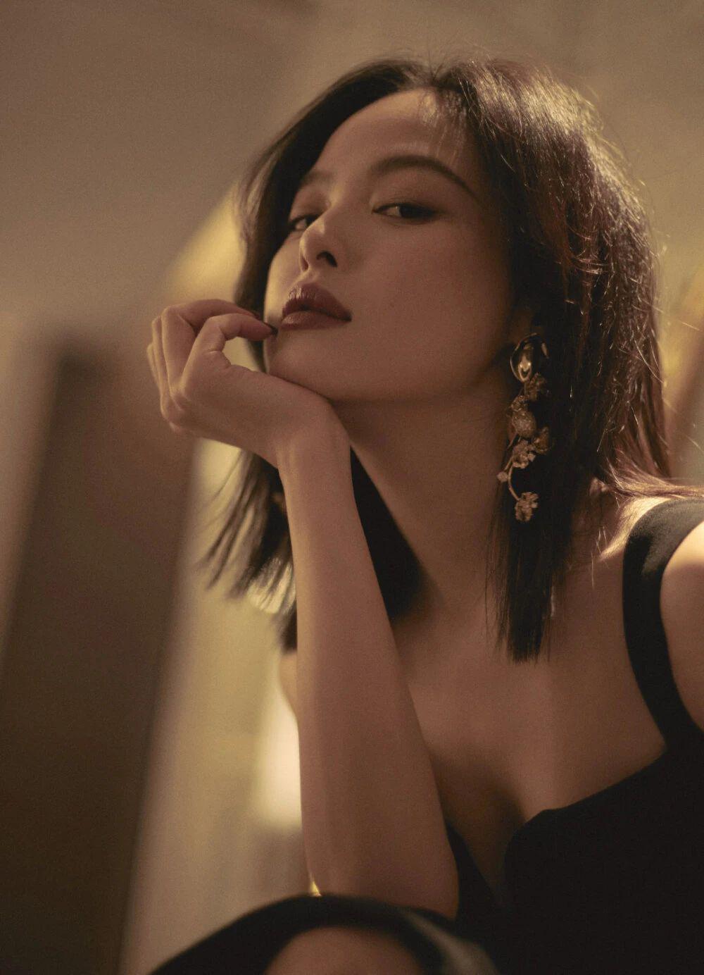 “又美又狂，她脸上写着欲望”