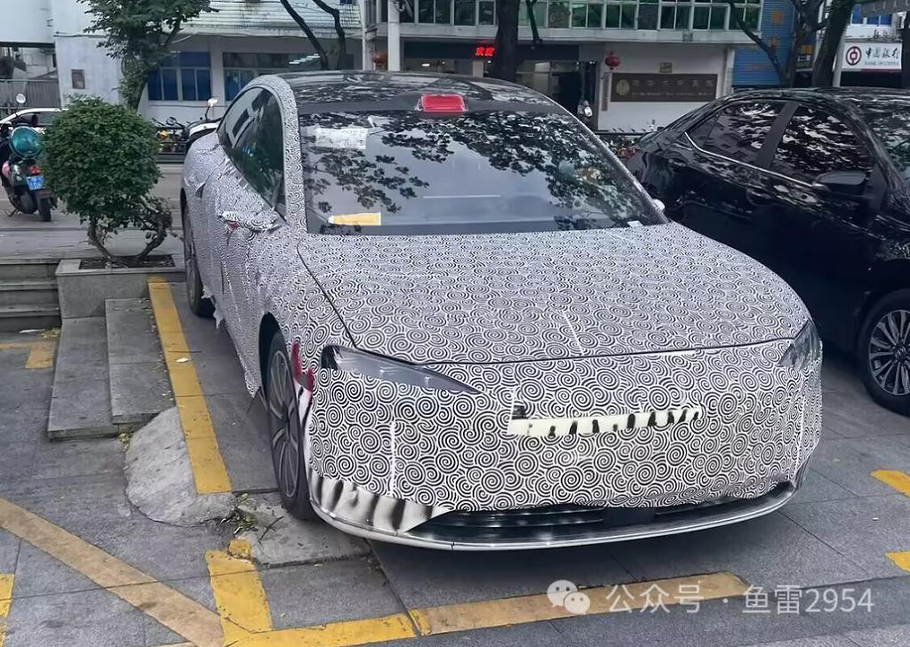 华为、北汽合作的STELATO轿车谍照曝光，配电子外后视镜