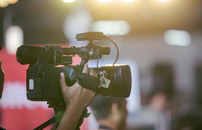 中国“霸总”出海,疯狂收割外国人?业内:两年内见终局