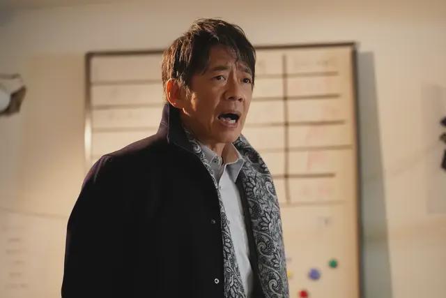 日本弑父片中充满黑帮元素，刺激动人，迅速赢得观众过瘾！