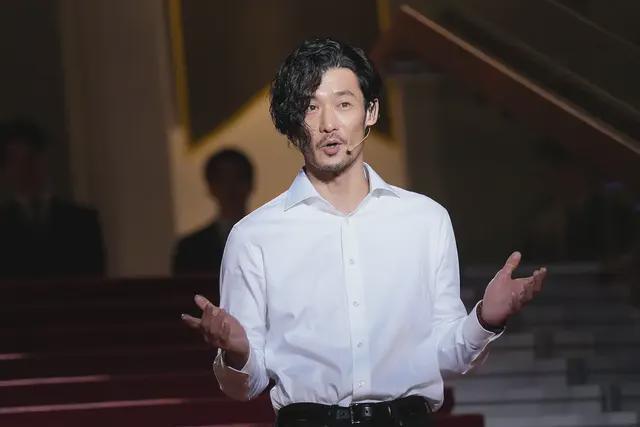 日本弑父片中充满黑帮元素，刺激动人，迅速赢得观众过瘾！