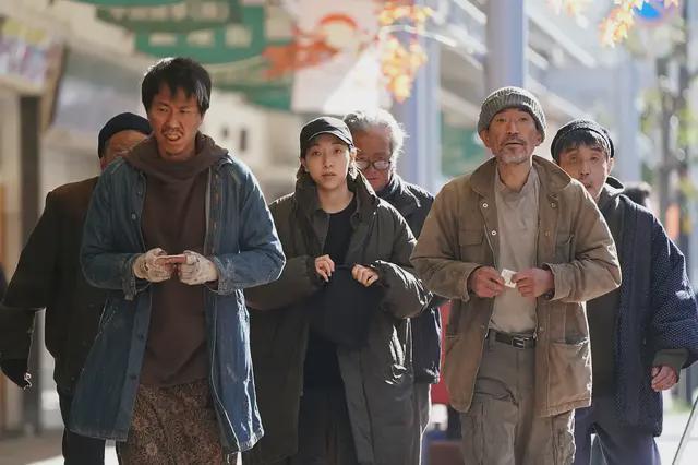 日本弑父片中充满黑帮元素，刺激动人，迅速赢得观众过瘾！