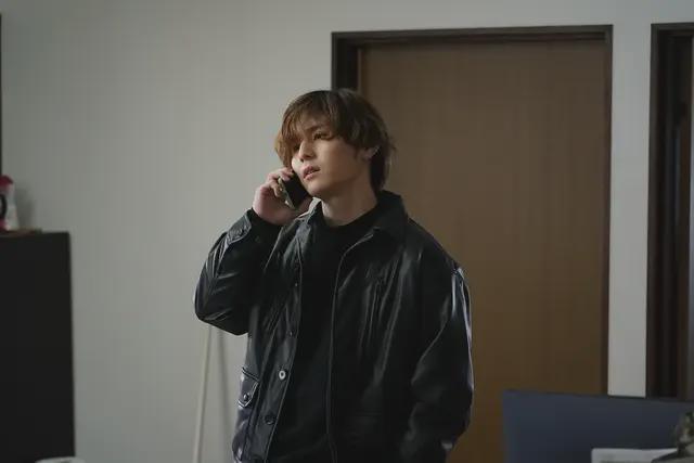 日本弑父片中充满黑帮元素，刺激动人，迅速赢得观众过瘾！